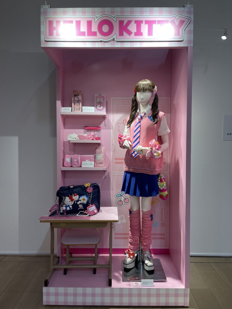 Hello Kitty展 京都 女子高生ルック再現展示