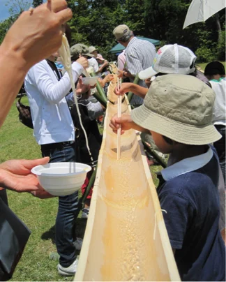 京都駅ビル「大階段で流しそうめん」イベント参加イメージ