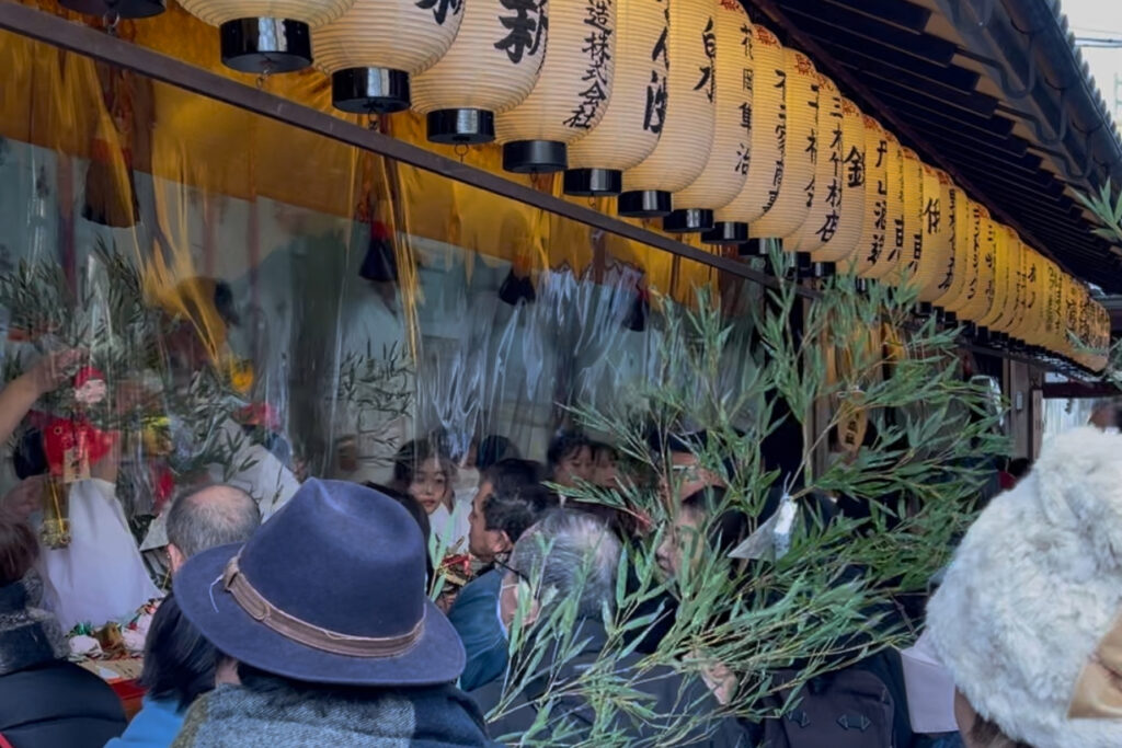 京都ゑびす神社で賑わう境内