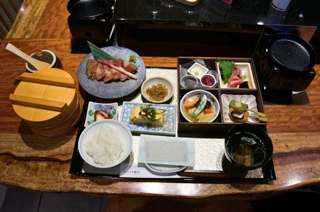 「黒毛和牛の西京漬け焼き 朝御膳」（3,400円)
_牛カツ京都勝牛 四条烏丸SUINA室町店