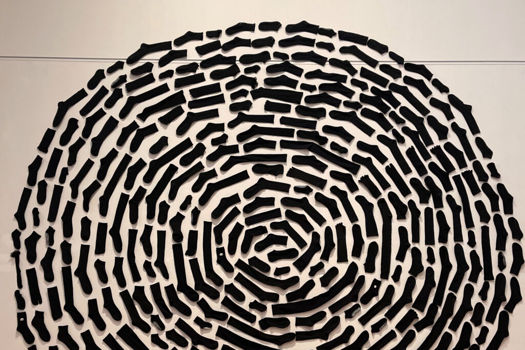 大どろぼうの家　黒の壁