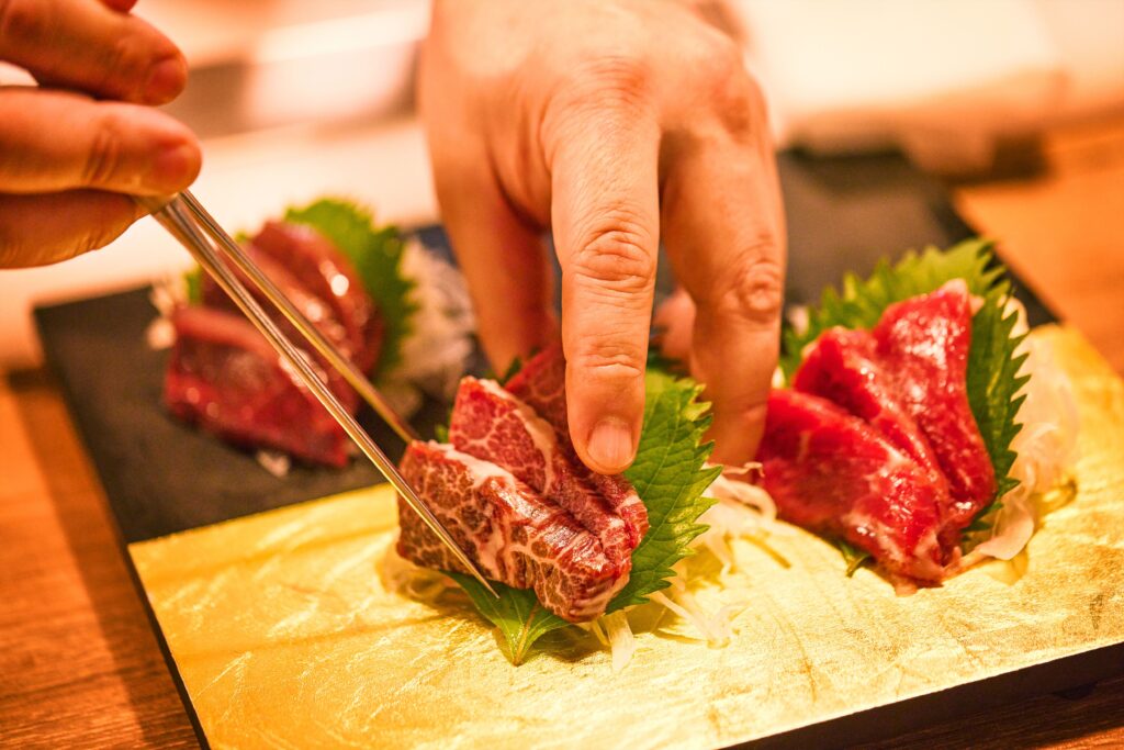 青森県産「小田桐馬刺し」：鴨ときどき馬 四条烏丸本店