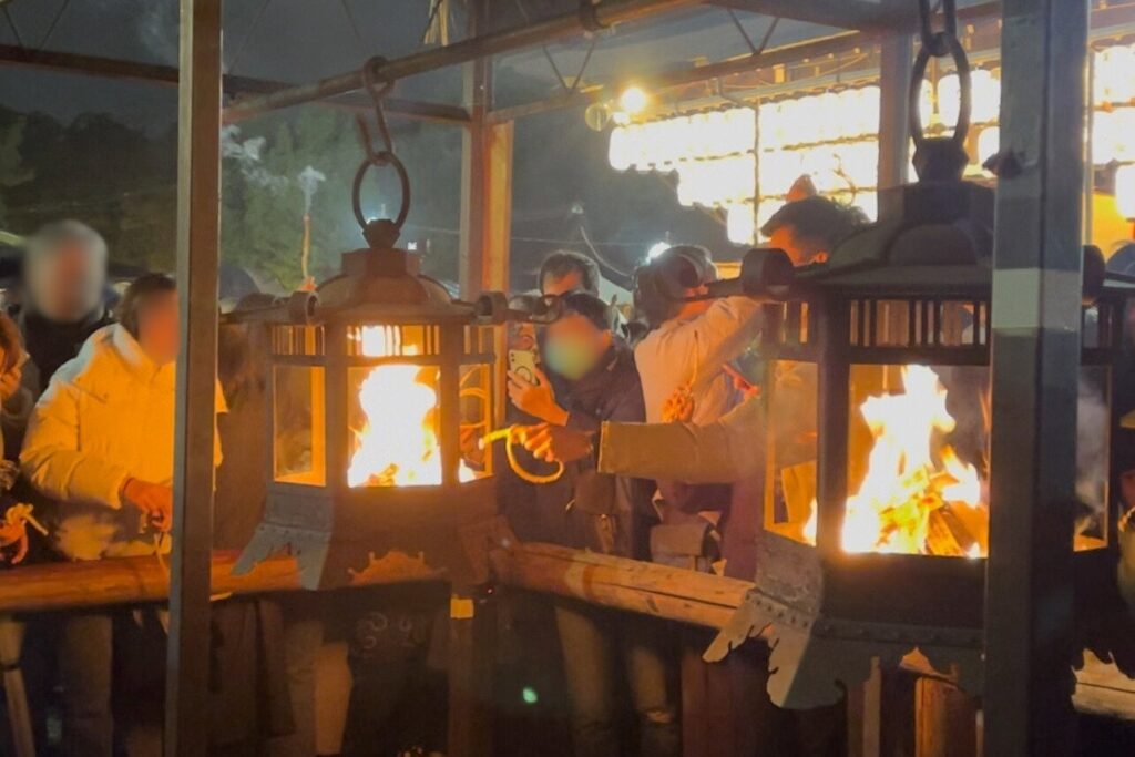 をけら詣り　参拝の様子