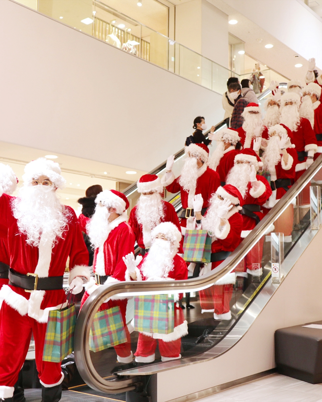 クリスマスマーケット2024 サンタパレード