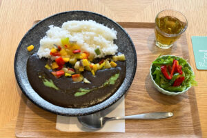 実り野菜のクロレラカレー ＆ TEA ROOMのランチ