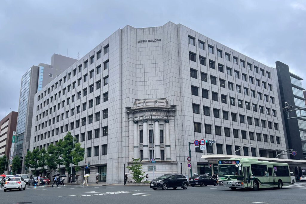 鴨ときどき馬 四条烏丸本店が入る京都三井ビル