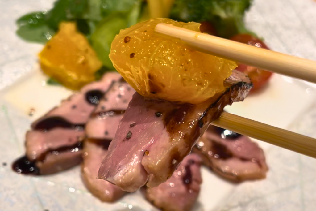 鴨ロース肉と旬菜のサラダ