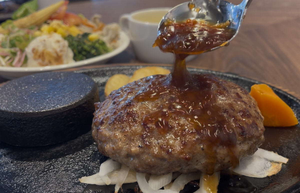 ステーキのあさくま 京都伏見店 看板商品の「あさくまハンバーグ」