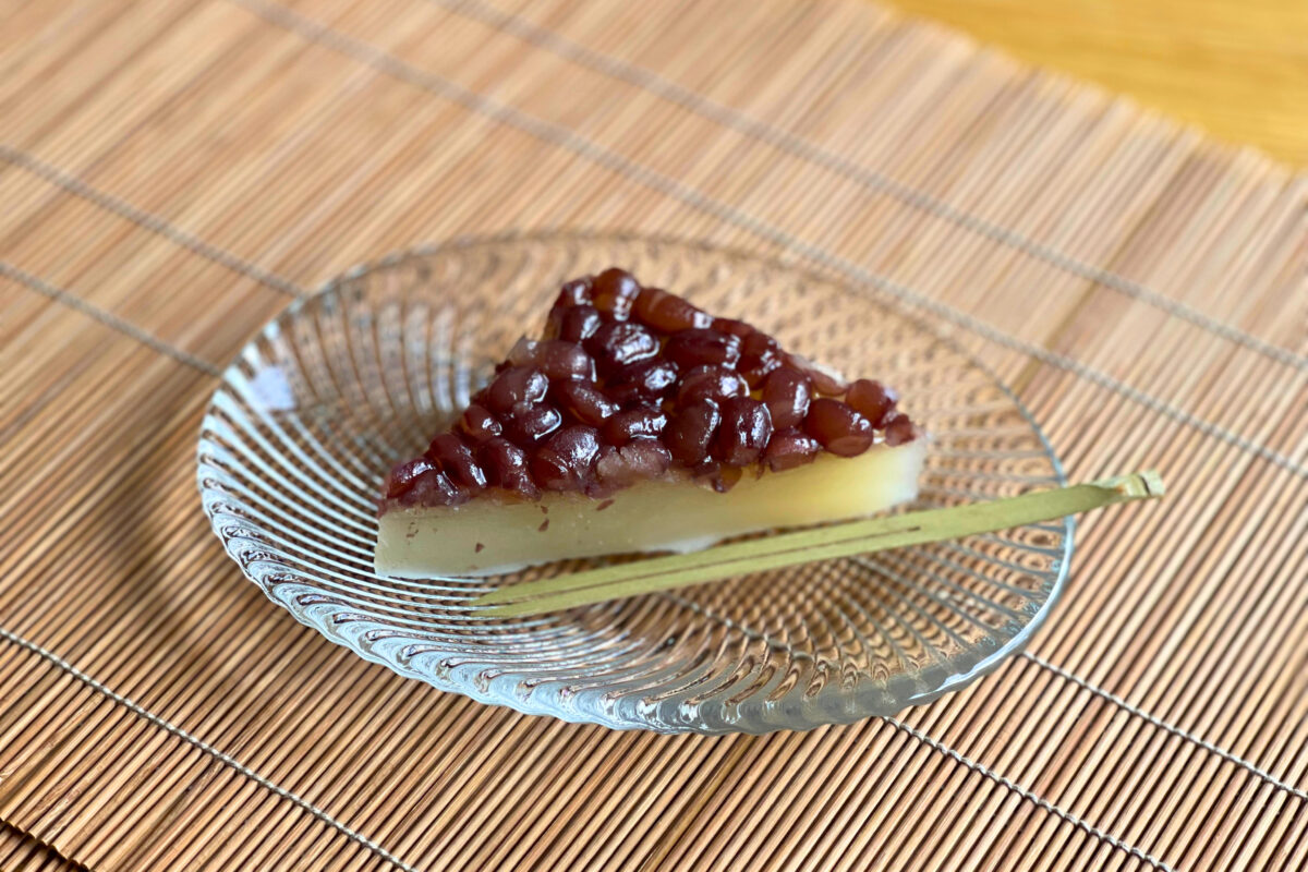 京都・七条ふたばで販売される季節限定の水無月