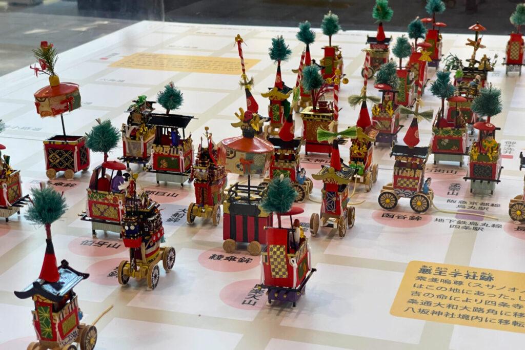 祇園祭in京都駅ビル で展示されているミニチュアの山鉾
