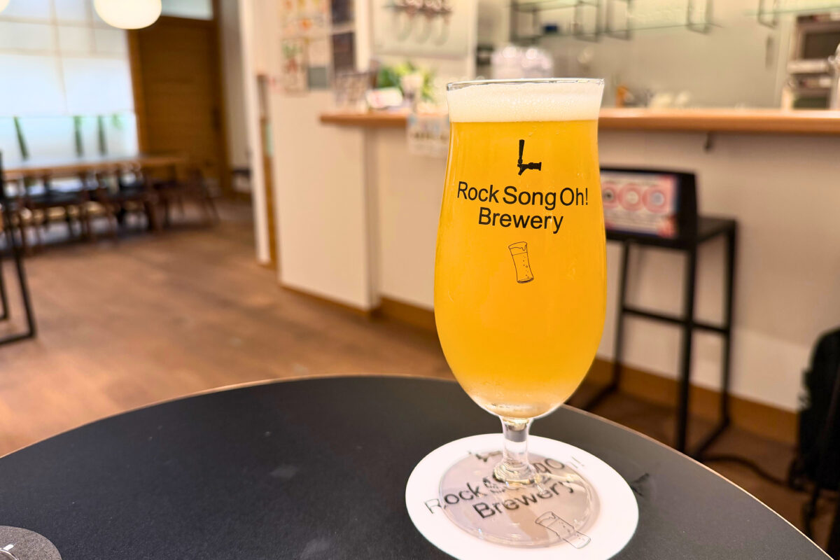 京都駅ASTY京都の直営店で提供されるRock Song Oh! BreweryのクラフトビールHazyIPA