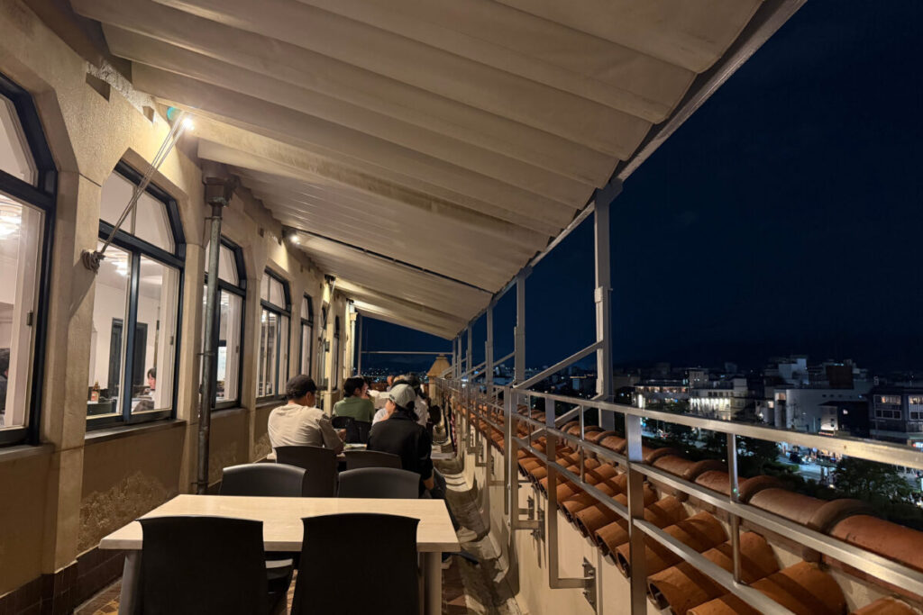 東華菜館の屋上ビアガーデン(四条大橋近く)