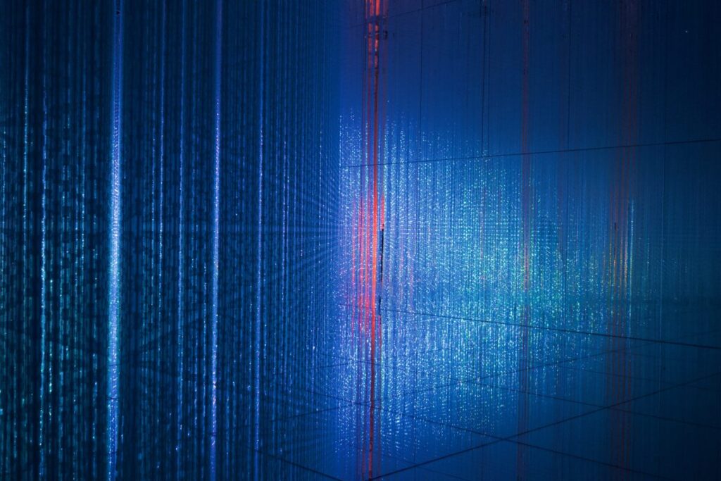 チームラボ京都「Infinite Crystal World」の展示