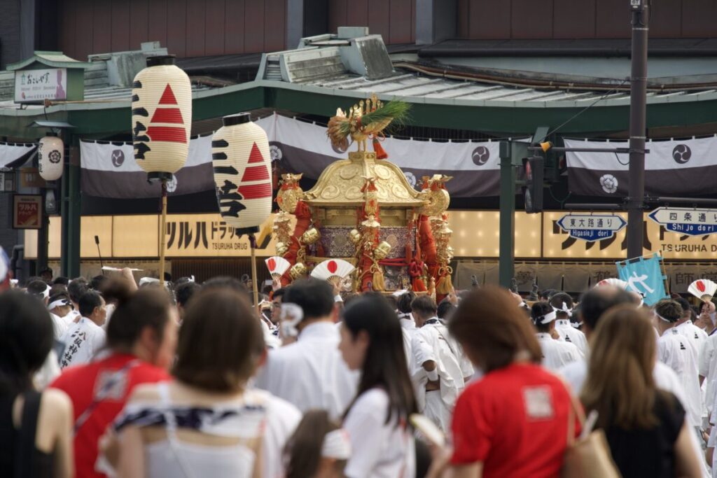 祇園祭神幸祭 中御座・東御座・西御座の3基の神輿（中御座）