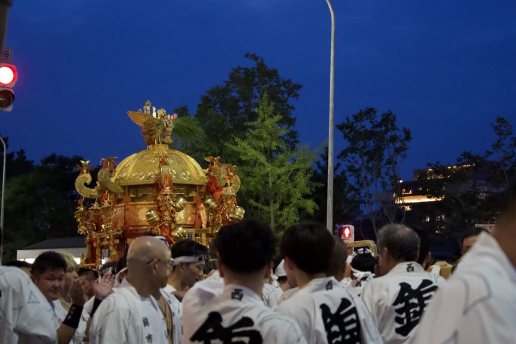 四条大橋付近で出会えた「西御座（にしござ）」のお神輿