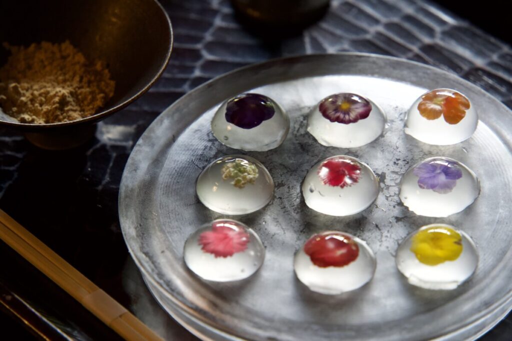 麓寿庵の華わらびときな粉・自家製黒蜜（京都・中京区の和カフェ）