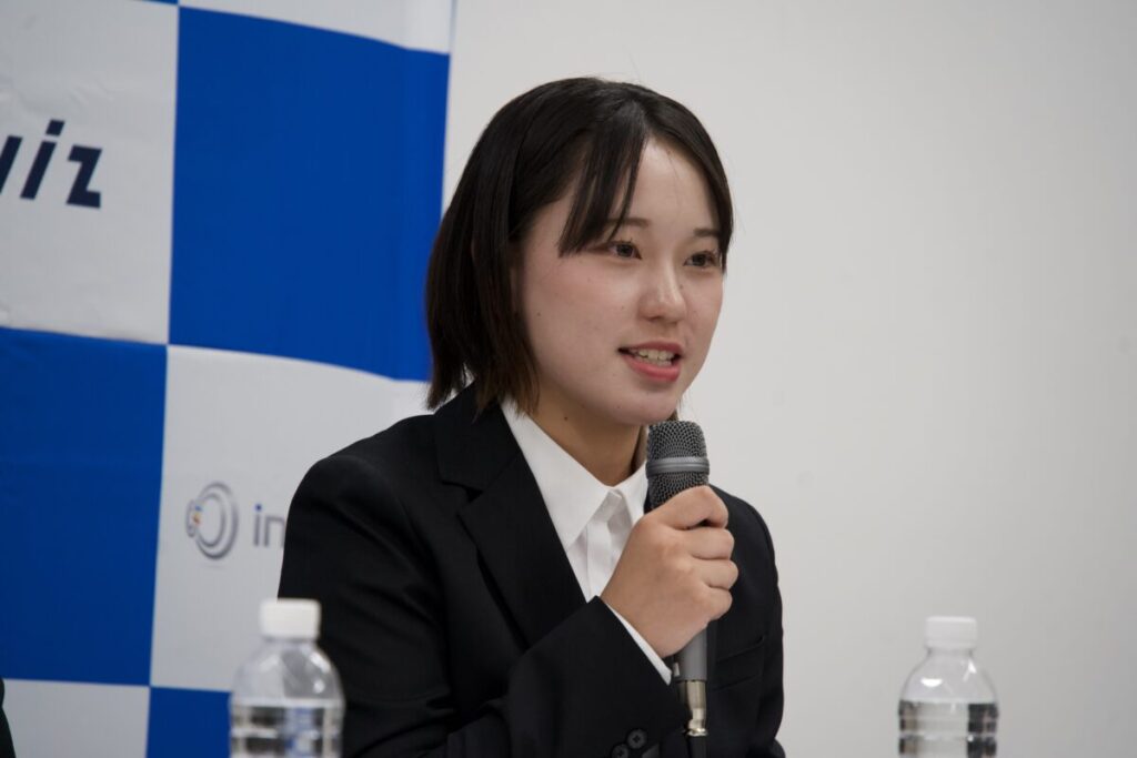 KYOTO VALLEY設立会見であいさつする学生プロジェクト代表・橋本幸音さん