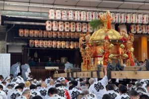 祇園祭還幸祭 四条御旅所を出発する神輿