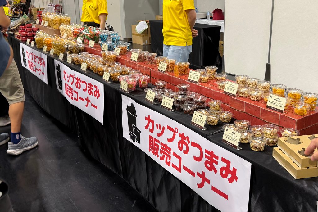 リカマン ウイスキーメッセのカップおつまみ販売コーナー