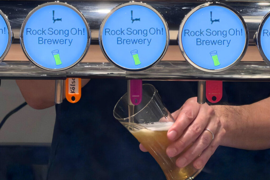 タップから注がれるクラフトビール