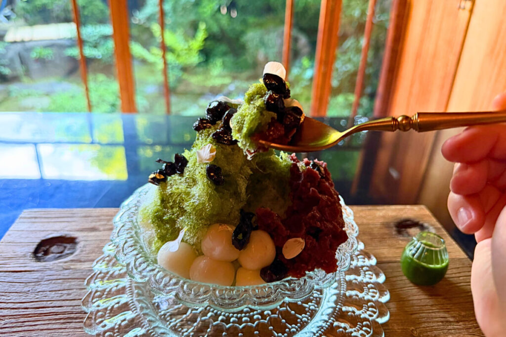 抹茶かき氷　白玉と大納言小豆