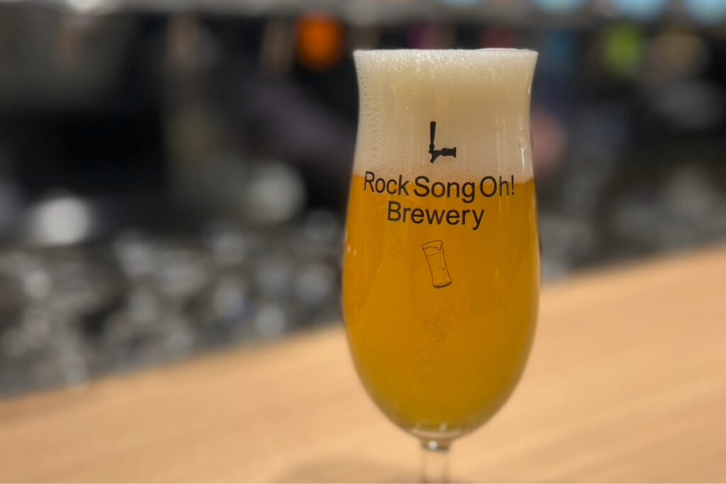 京都駅ASTY京都の直営店で提供されるRock Song Oh! BreweryのクラフトビールHazyIPA