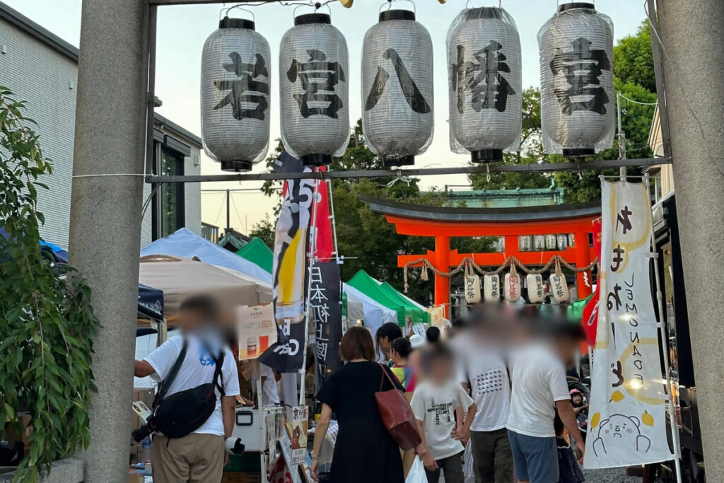 五条若宮陶器祭の会場、若宮八幡宮の様子