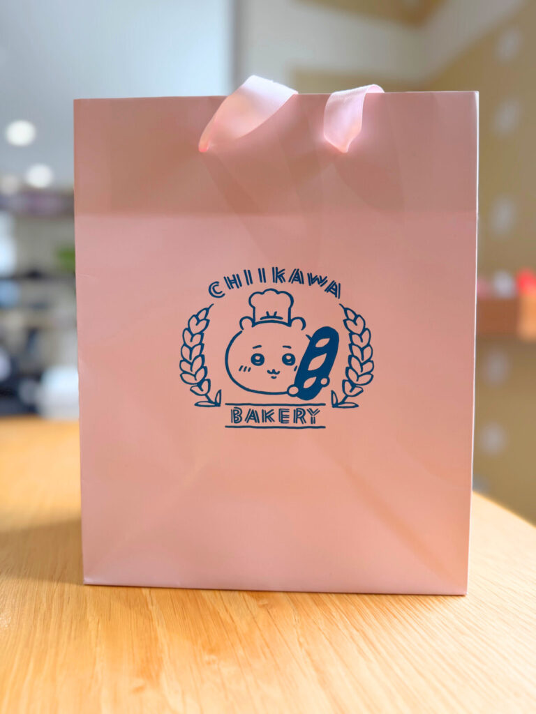 ちいかわベーカリーのピンク色のショッパー