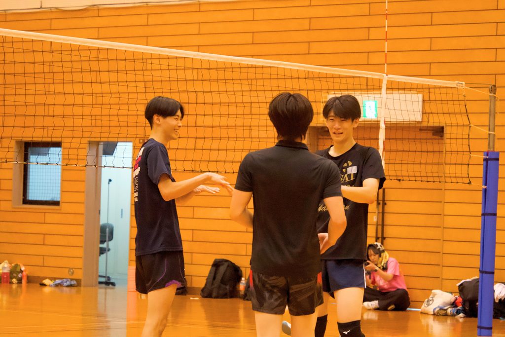 KYOTO VALLEY第一期生トライアウトでアップ中に言葉を交わす候補者
