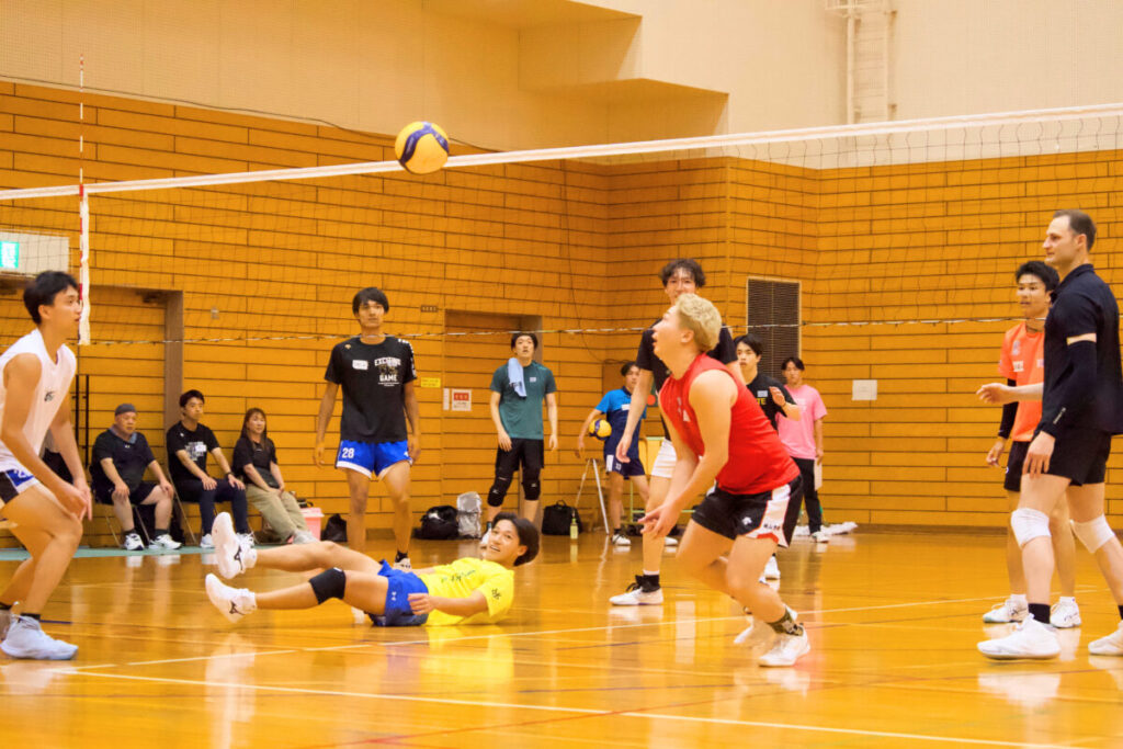 KYOTO VALLEY第一期生トライアウトでゲーム形式の実技選考に臨む候補者