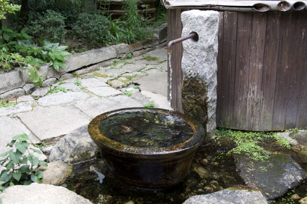 お匙 京都の中庭に湧く名水「桃の井」