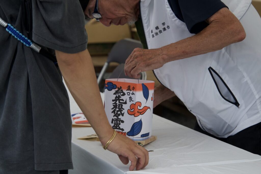 嵐山灯籠流しの灯籠受付の様子