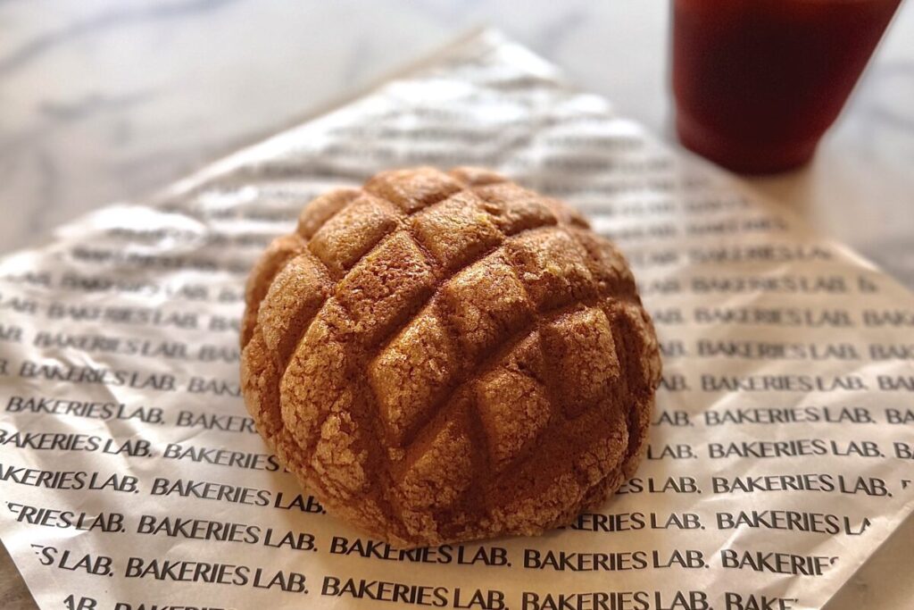 MELON LAB.看板商品 行列のできるあのメロンパン