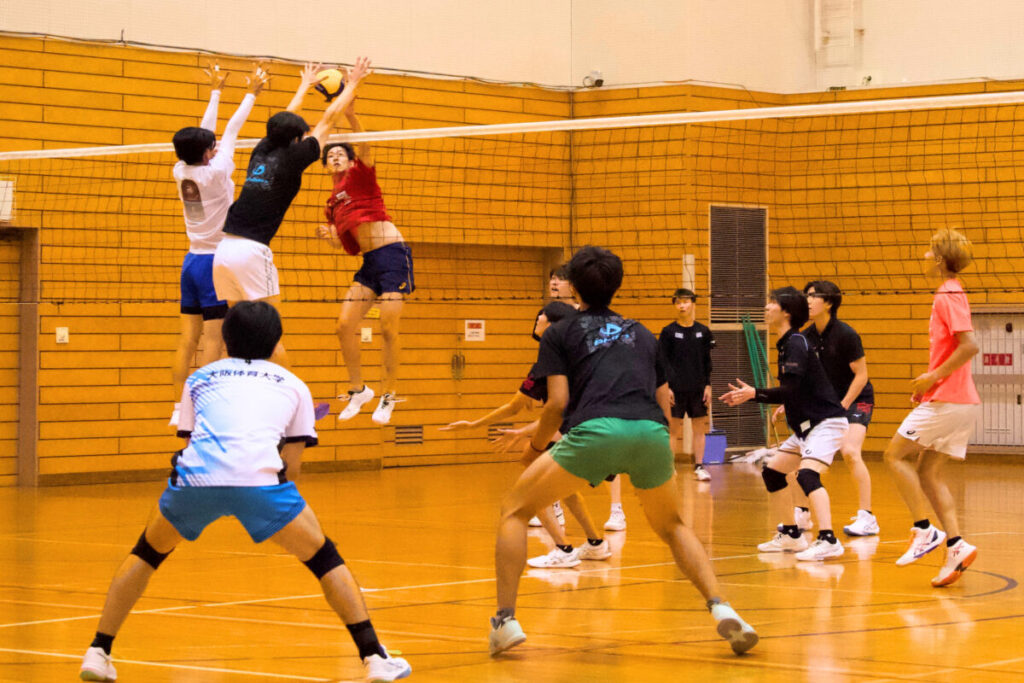 KYOTO VALLEY第一期生トライアウトでゲーム形式の実技選考に臨む候補者