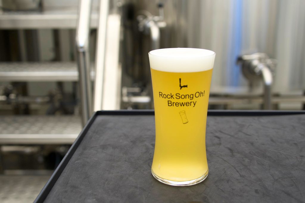 Rock Song Oh! Breweryの提供直前のヴァイツェンとクリーミーな泡