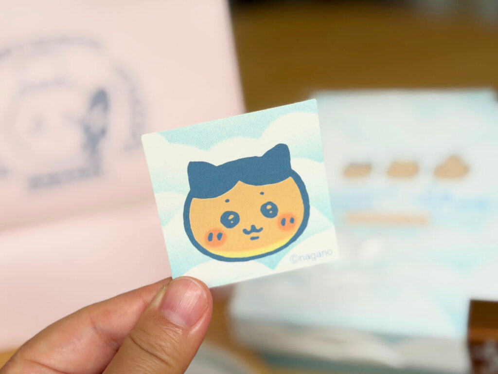 ふわふわおたべキャラメルに入っていたハチワレのステッカー