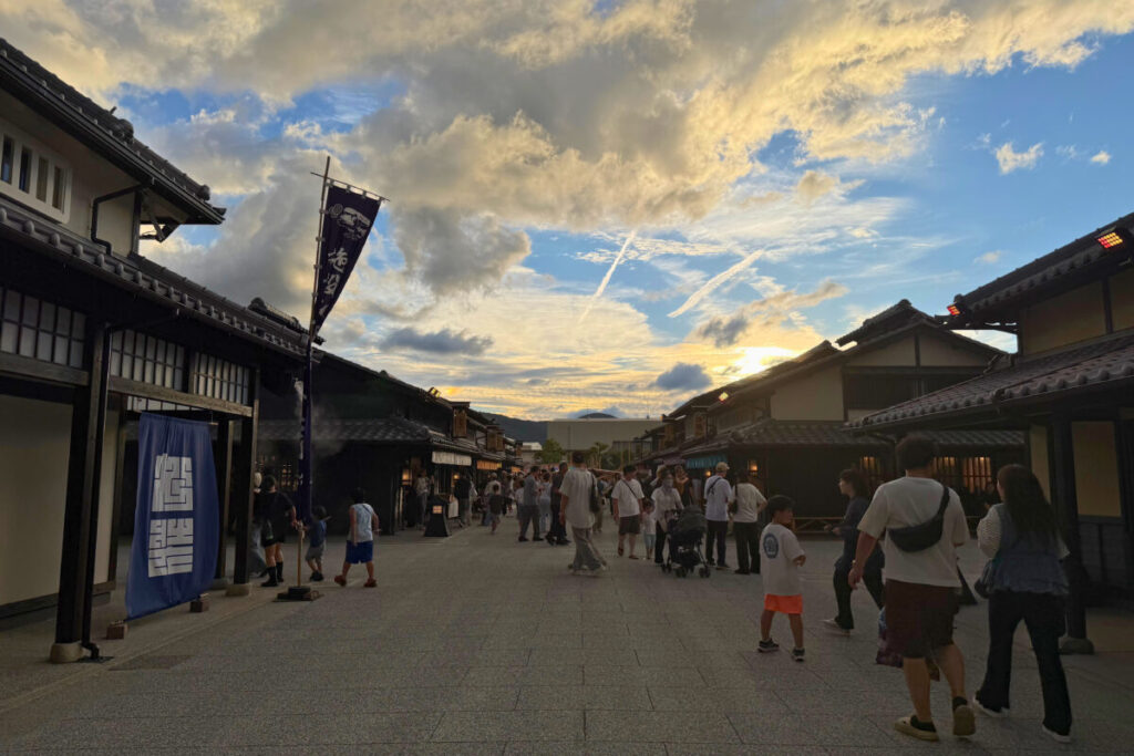 太秦映画村 18時頃の風景