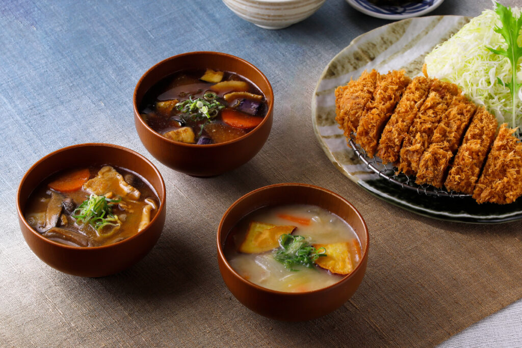 名代とんかつ かつくらの豚汁フェアで提供される秋の豚汁3種
