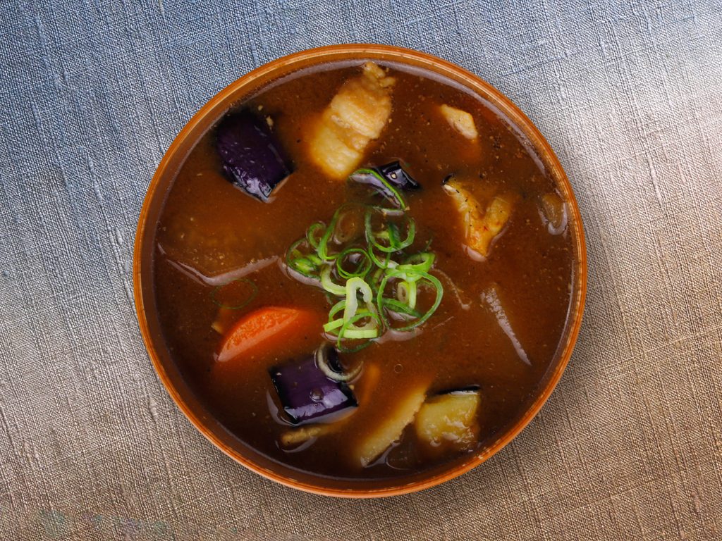 かつくら 揚げ茄子の豚汁