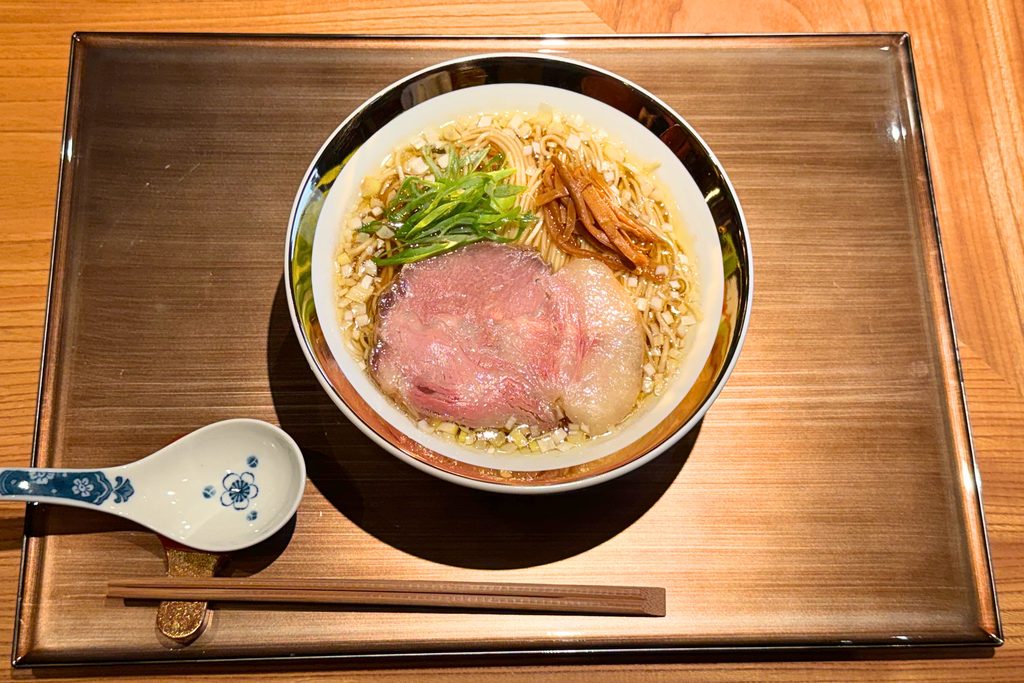 朝限定メニューの雫中華そば