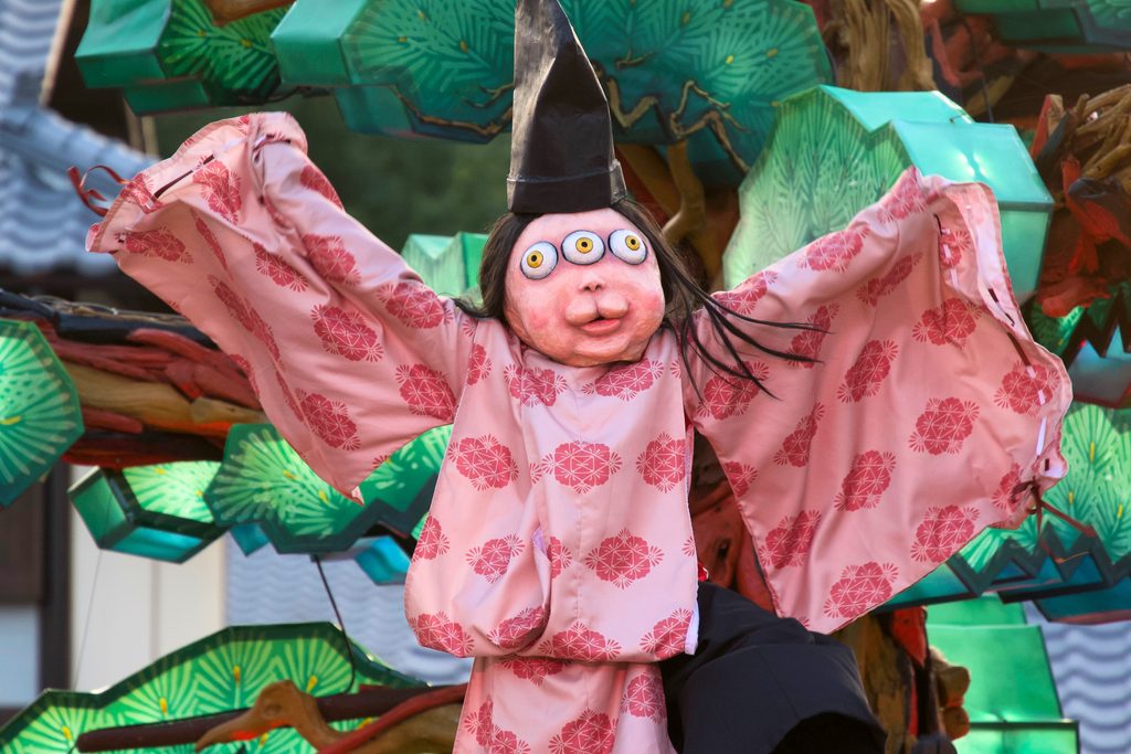 KAIKAI YOKAI PARADEのステージに登場したピンク色の妖怪