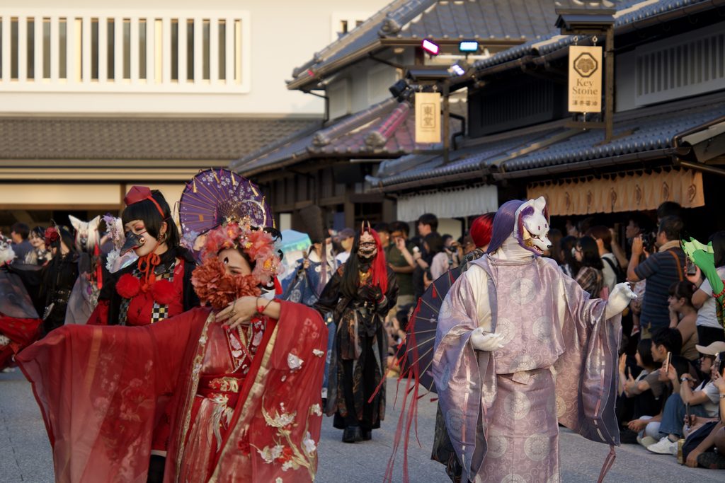 KAIKAI YOKAI PARADEに仮装して参加する一般客