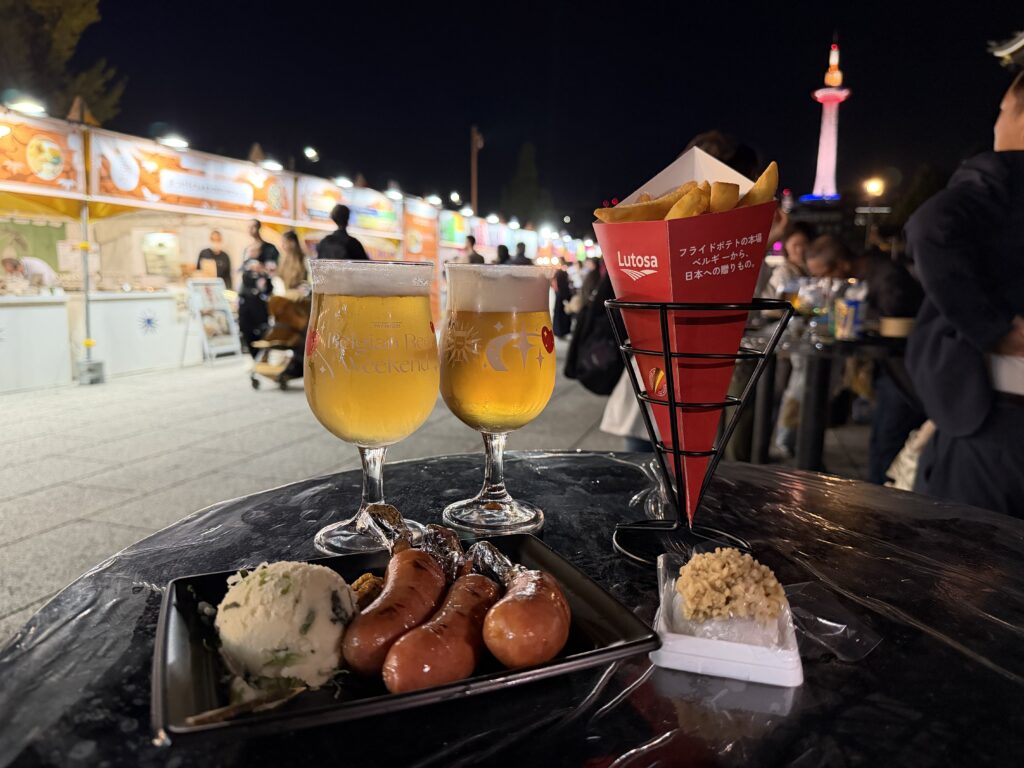 ベルギービールウィークエンド2026京都の夜の会場風景