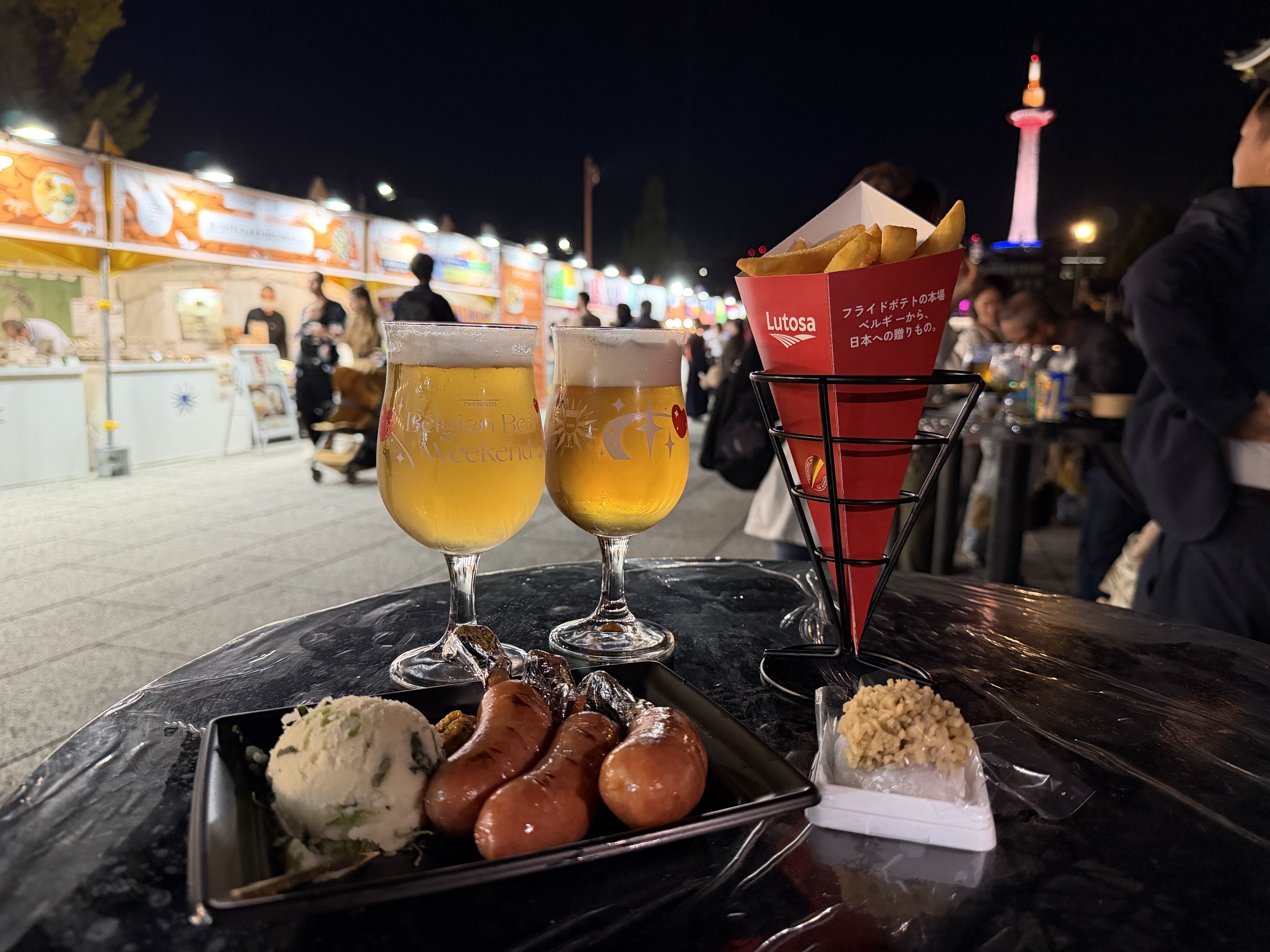 ベルギービールウィークエンド2026京都の夜の会場風景