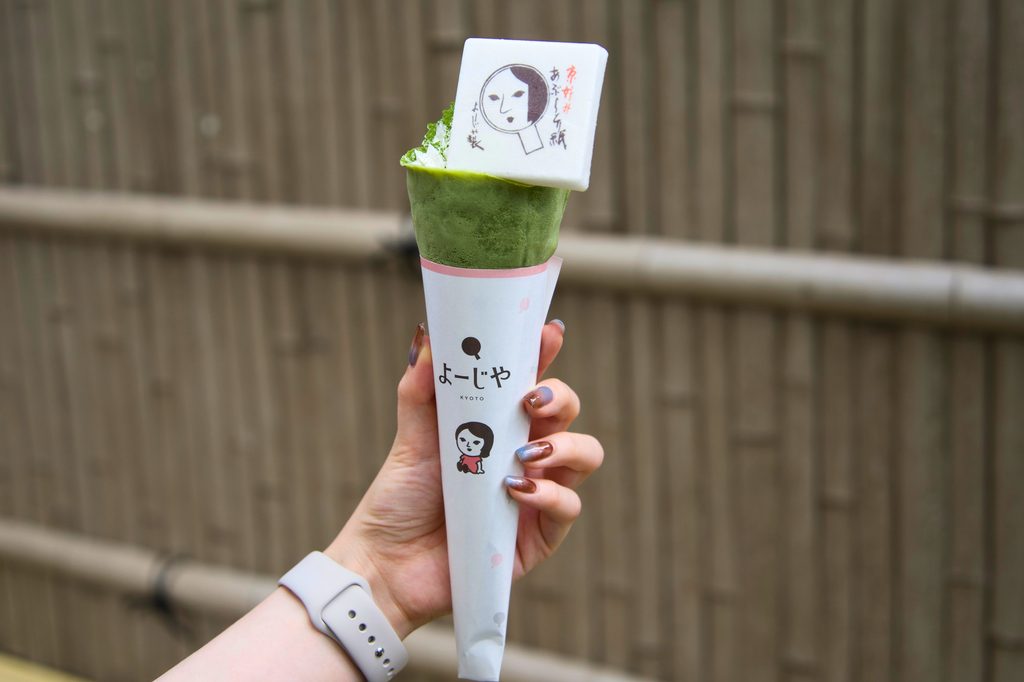 よーじや 嵯峨野嵐山店限定のあぶらとり紙スイーツ 抹茶クレープ