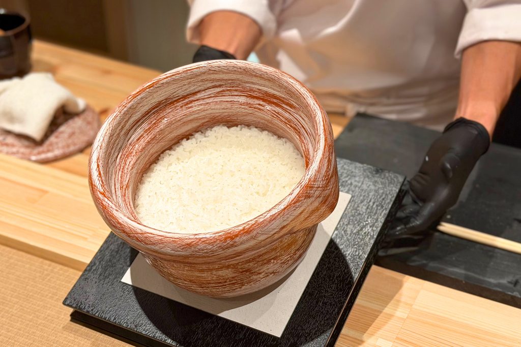 かにじぇんぬ 祇園で提供される京都丹波産キヌヒカリの土鍋ご飯