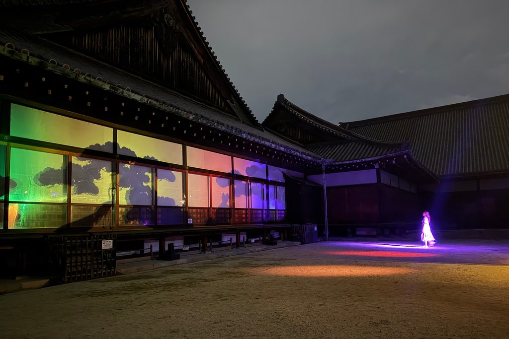 二条城の二の丸御殿大広間前で行われる「響きの余白」