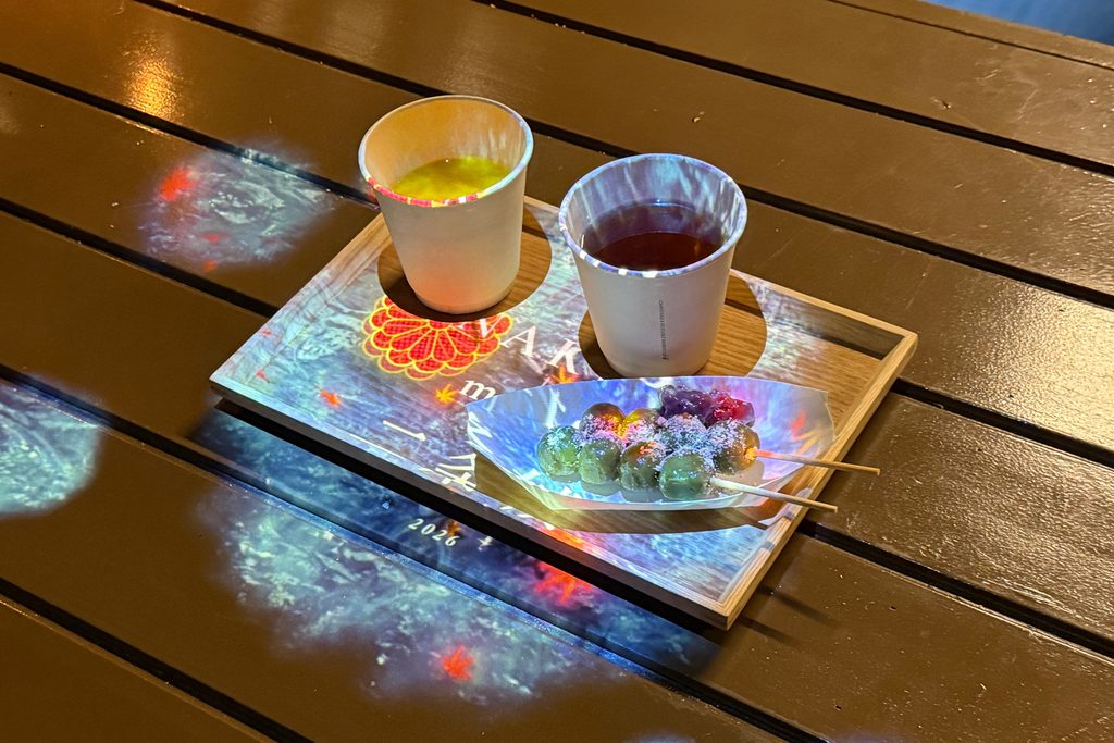 光の演出が施されたお茶×茶だんごセットと西利の「発酵生活かぼちゃポタージュ」(800円・税込)