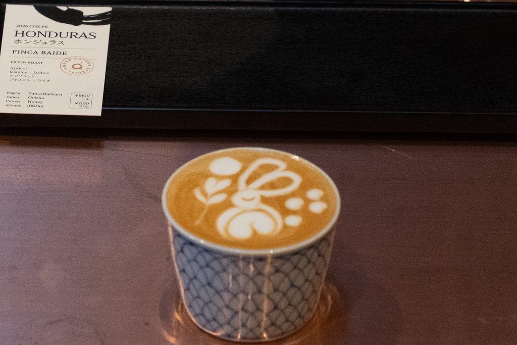 AMBER琥珀 高台寺店で提供予定のカフェラテ