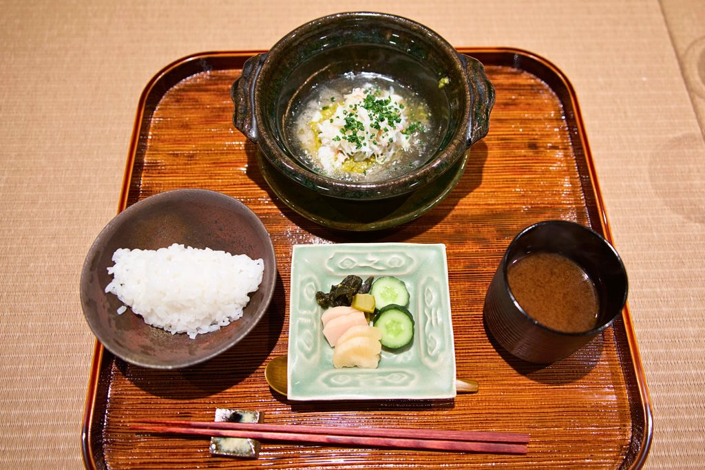 気仙沼産フカヒレとカニの身や味噌を使った祇園店限定のあんかけ料理
